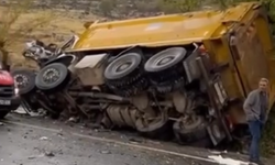 Şanlıurfa’da Tır Devrildi, 1 Ölü, 1 Yaralı