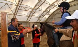 Çocuklar için atla terapi etkinliği düzenlendi