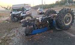 Birecik'te kamyonet traktöre çarptı, 2 yaralı