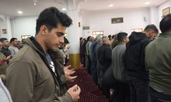Şanlıurfa'da camilerde cuma namazı sonrası yağmur duası yapıldı