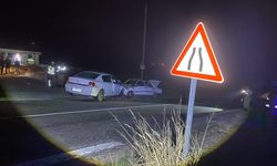 Siverek’te otomobiller kafa kafaya çarpıştı: 2’si ağır 7 yaralı