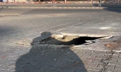 Karaköprü’de Yol Ortasında Tehlike: 2 Metrelik Çukur “Görünmez Tuzak”