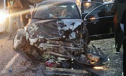 Akçakale'de iki otomobil çarpıştı, 8 yaralı