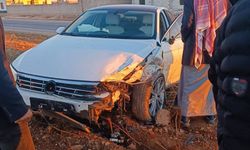 Akçakale'de iki otomobil çarpıştı, 1 yaralı