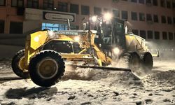 Haliliye'de okullarda kar temizliği için yoğun mesai