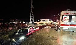 Siverek'te Kamyonet Şarampole Devrildi: 3 Yaralı