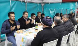 Başkan Canpolat Ve Günbegi, İftar Sofrasında Vatandaşlarla Buluştu