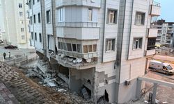Şanlıurfa'da binanın istinat duvarı çöktü