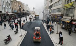 Divanyolu Yayalaştırma Projesi kapsamında sıcak asfalt serimine başlandı