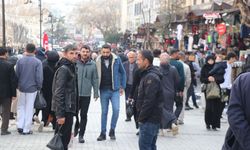 Bayrama Saatler Kala Şanlıurfa’da İğne Atsan Yere Düşmüyor!