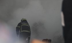 Şanlıurfa Evren Sanayi Sitesinde Yangın: Depo Küle Döndü