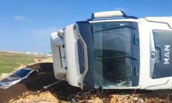 Suruç Yolunda Feci Kaza: Tır Otomobilin Üzerine Devrildi!