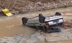 Şanlıurfa’da Akılalmaz Olay! Park Halindeki Araç Dereye Uçtu