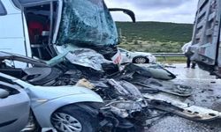 13 Araç Birbirine Girdi, Şanlıurfalı Genç Hayatını Kaybetti