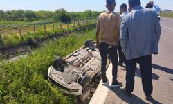 Eyyübiye’de Trafik Kazası! Araç Şarampole Devrildi