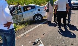 Halfeti’de İki Otomobil Kafa Kafaya Çarpıştı: 3 Yaralı