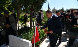 Şanlıurfa’da “Şanlı” Unvanının 42. Yılı! Şehitlikte Duygusal Tören