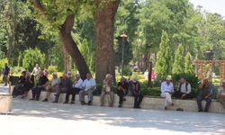 Kavurucu Sıcaklar Şanlıurfa'yı Vurdu! Vatandaşlar Serin Yer Arıyor