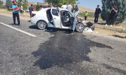 Şanlıurfa-Bozova Yolunda Minibüs ile Otomobil Çarpıştı: 11 Yaralı