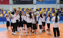 Kız Çocuklarından Voleybol Kursuna Yoğun İlgi