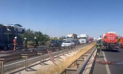 Viranşehir'de Otomobil Yüklü Tırda Yangın Çıktı