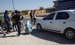 Akçakale’de korkutan kaza! Motosikletteki 2 çocuk yaralandı