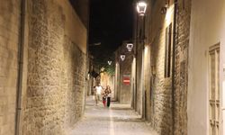 Şanlıurfa’nın Tarihi Sokakları Geceleri Işıl Işıl