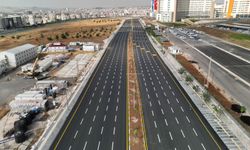 Büyükşehir, Şehir Hastanesi Önünde Ulaşımı Güvenli Hale Getiriyor