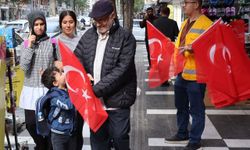 Haliliye Belediyesi’nden 29 Ekim’e Özel Bayrak Dağıtımı