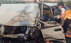 Birecik’te iki otomobil kafa kafaya çarpıştı: 1 ölü, 8 yaralı
