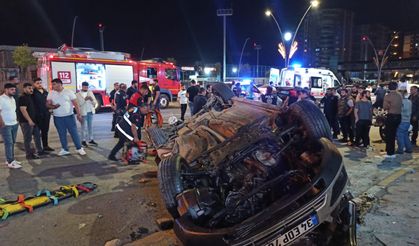 Şanlıurfa’da otomobilin park halindeki 3 araca çarptı, 2 ölü, 1 yaralı