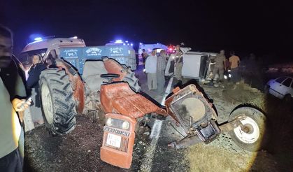 Birecik’te Feci Kaza! Traktör Çarpışmanın Şiddetiyle İkiye Bölündü