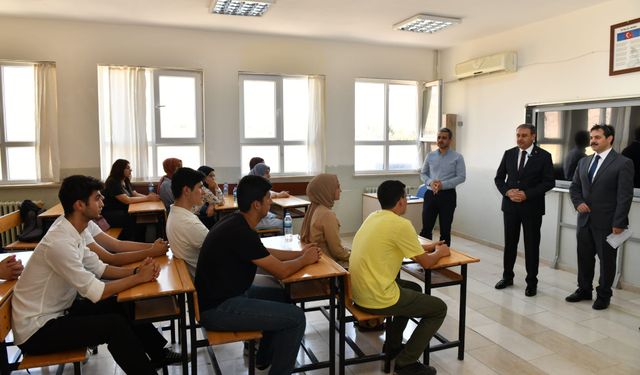 Vali Şıldak, YKS’ye girecek öğrencilere başarılar diledi