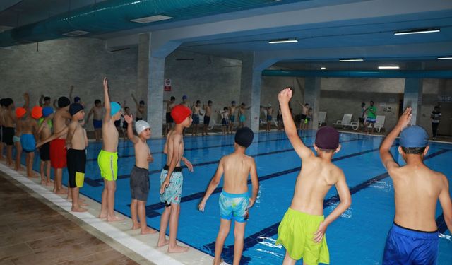 Çocuklar, Haliliye Belediyesi ile bu yaz yüzme öğrenecek