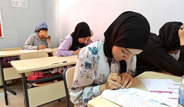 Eyyübiye Belediyesi’nin Desteklediği Gençler Sınavlara Sıkı Hazırlanıyor