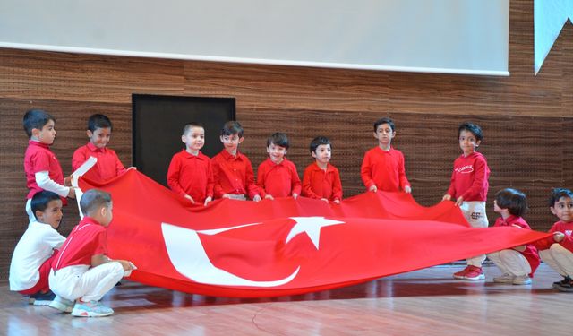 Şanlıurfa’da Mektebim kolejinden Görkemli Cumhuriyet balosu