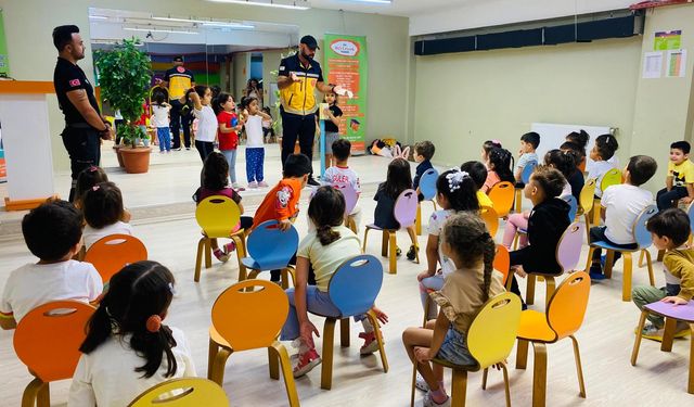 Minik öğrencilere 112 Acil Sağlık Hizmetleri ve Ambulans tanıtımı yapıldı
