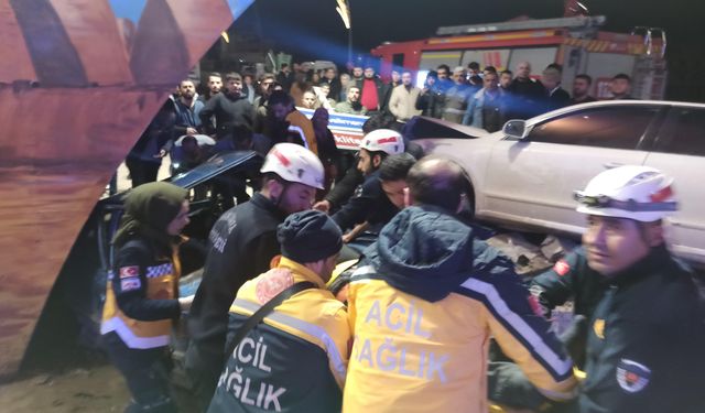 Haliliye'de iki otomobil kafa kafaya çarpıştı, 4 yaralı