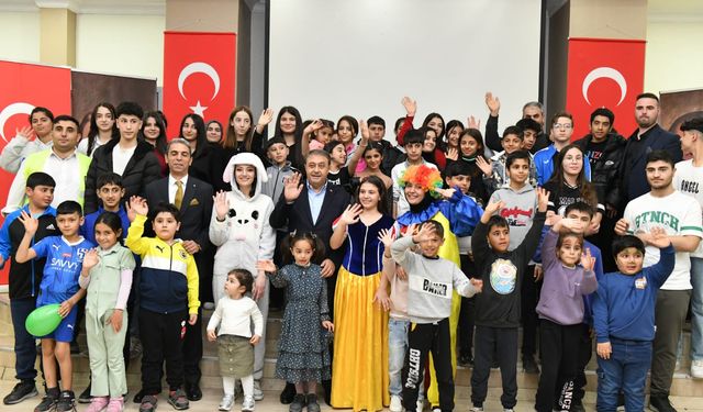 Vali Şıldak, iftarı çocuklarla açtı