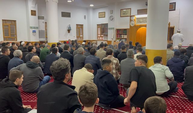 Şanlıurfa'da bayram namazında camiler dolup taştı!