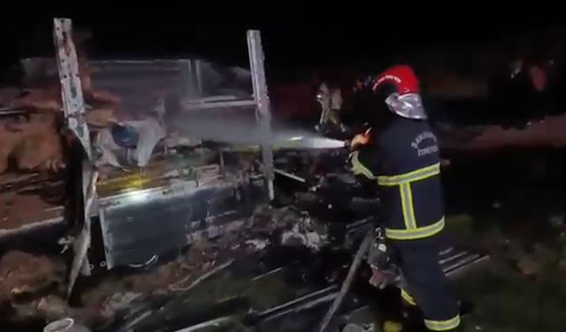 Şanlıurfa’da kamyonet yandı