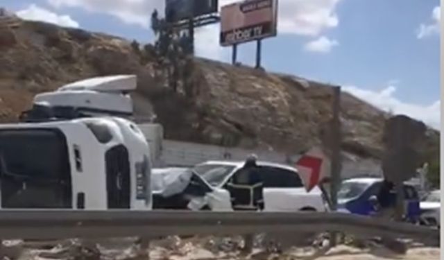 Şanlıurfa’da Minibüsü İle Otomobil Çarpıştı: 2 Yaralı