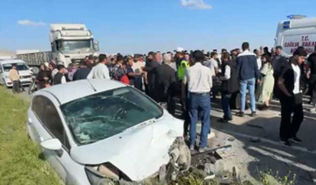 Şanlıurfa'da İki Otomobil Çarpıştı: 2'si Ağır 5 Yaralı