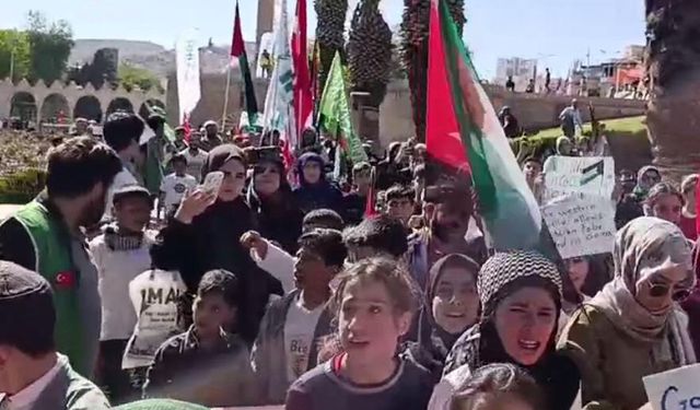 Urfa’da Binlerce Çocuk Gazze İçin Yürüdü: Gazzeli Çocuklar Ölmesin!