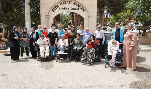 Başkan Özyavuz Şanlıurfa Engellileri Yaşatma Ve Dayanışma Derneği Üyelerini Harran'da Ağırladı