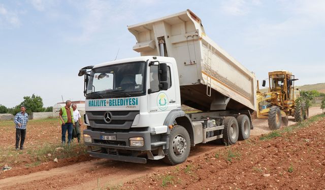 Haliliye Belediyesi Kırsal Mahallelerde Konforlu Yol Çalışmalarını Sürdürüyor
