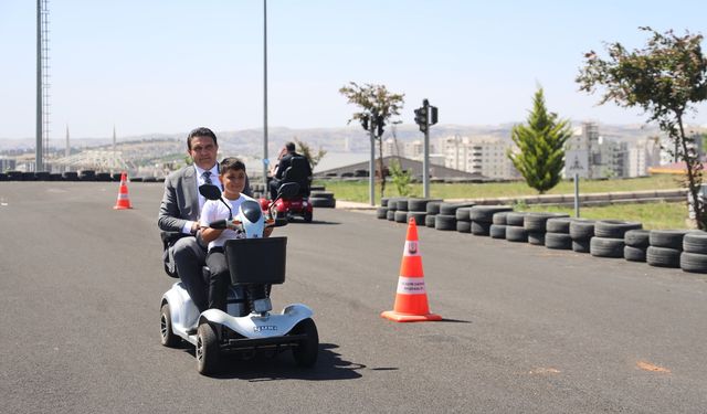 Şanlıurfa’da Trafik Haftasında Geleceğin Sürücülerine Uygulamalı Eğitim