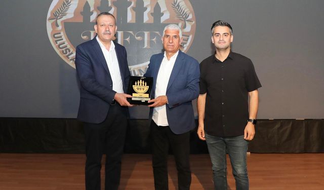 Prof. Dr. Sedat Benek’e İki Prestijli Ödül Birden