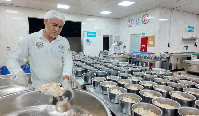 Haliliye Belediyesi’nden İhtiyaç Sahiplerine Sıcak Yemek Hizmeti