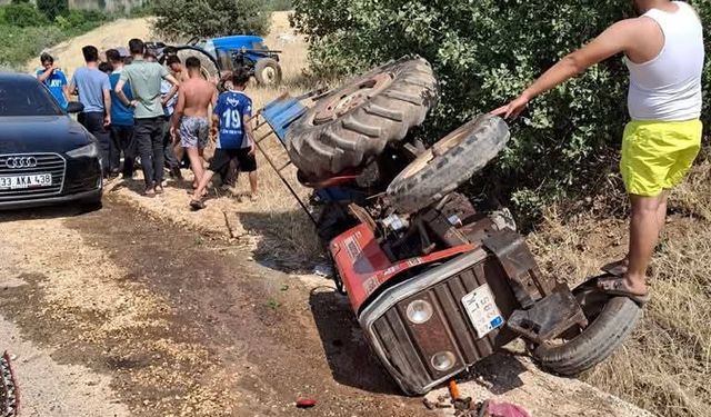 Halfeti'de traktör devrildi, 3 yaralı